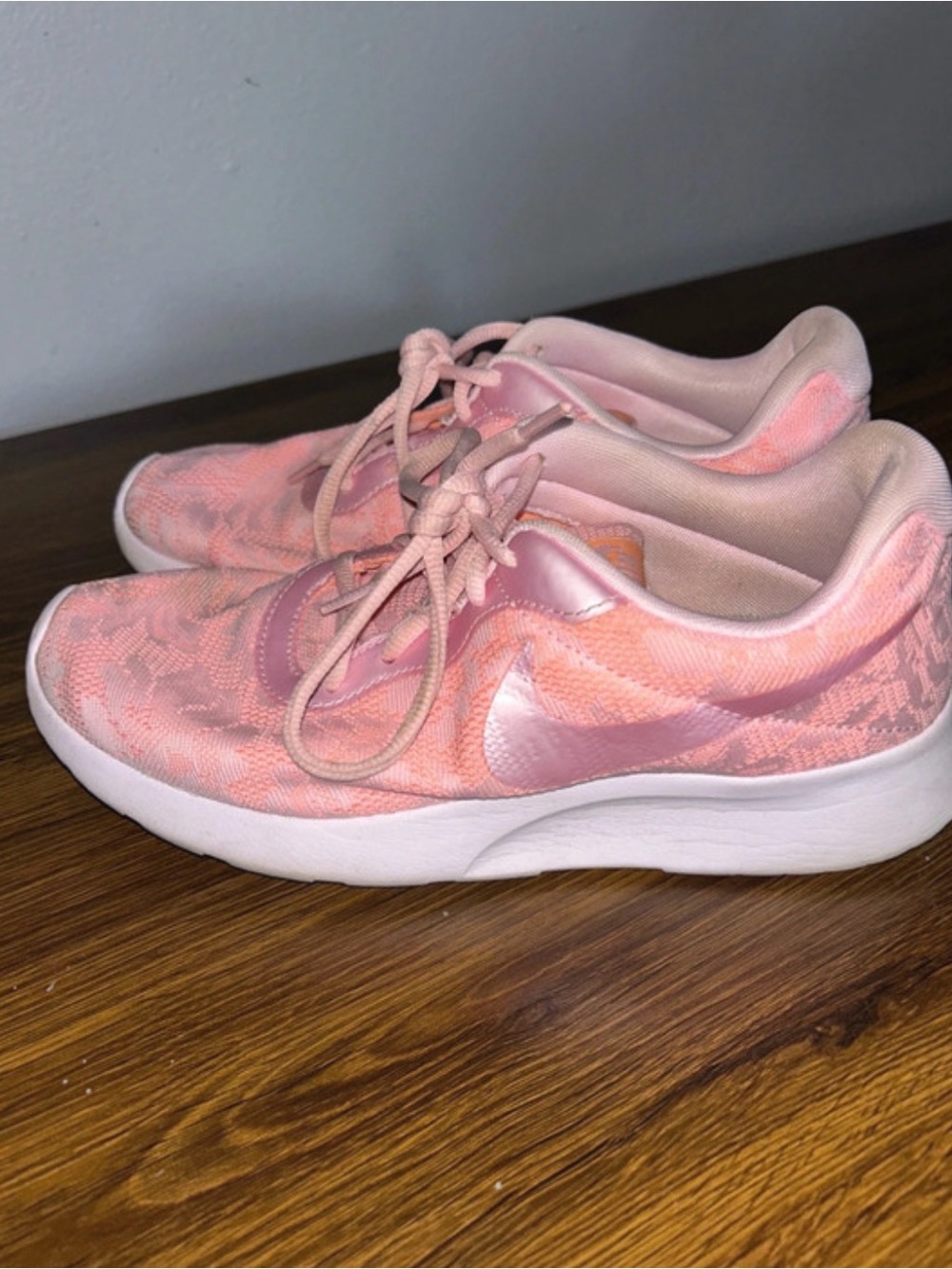 Nike Women's Tanjun Casual Lace Lightweight Running Sneakers